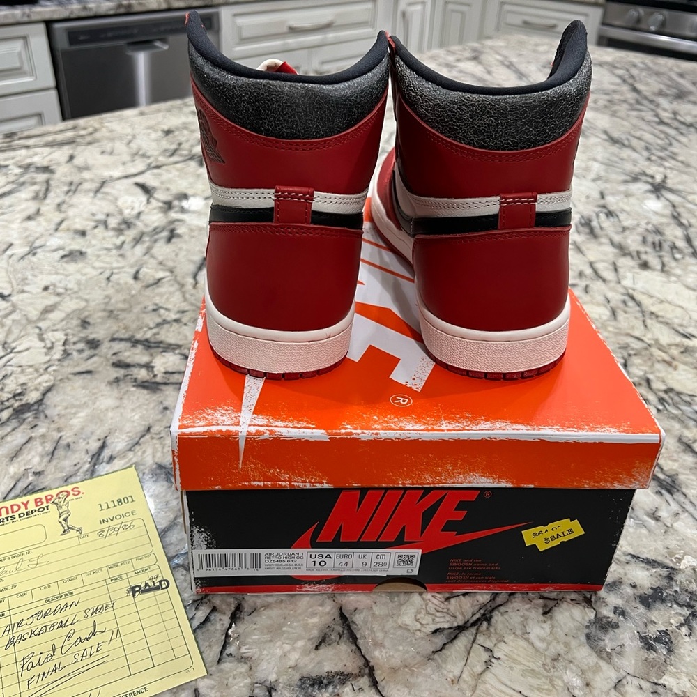 Jordan 1 Retro High OG
Chicago Lost and Found SIZE 10 - Picture 2 of 5